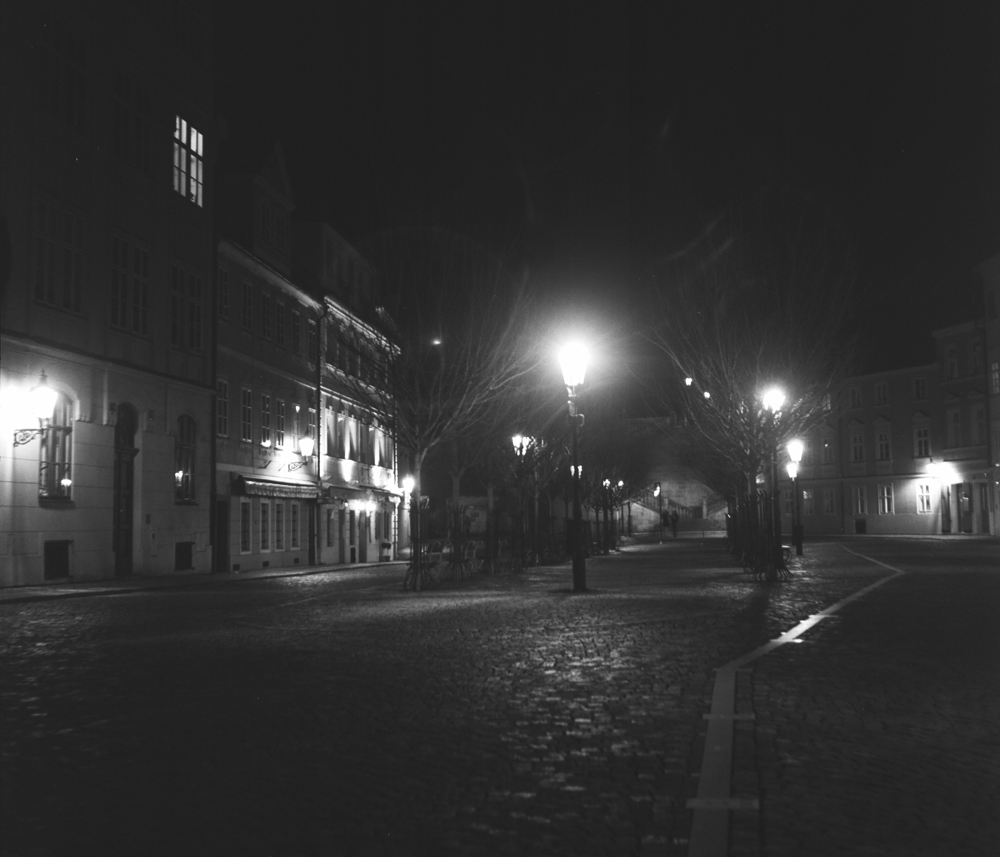 06 - noční náměstí